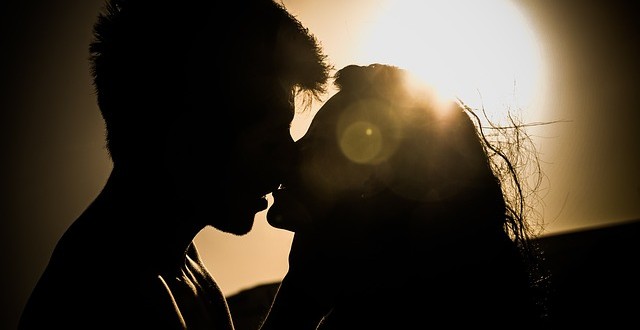 จูบอย่างไรให้อีกฝ่ายประทับใจมากที่สุดด้วยการจูบอย่างมืออาชีพ