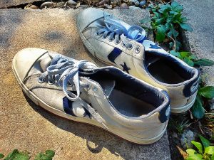 5 วิธีซักรองเท้าผ้าใบ รองเท้าวิ่ง ให้สะอาดหมดจดและยืดอายุการใช้งานให้ยาวนาน